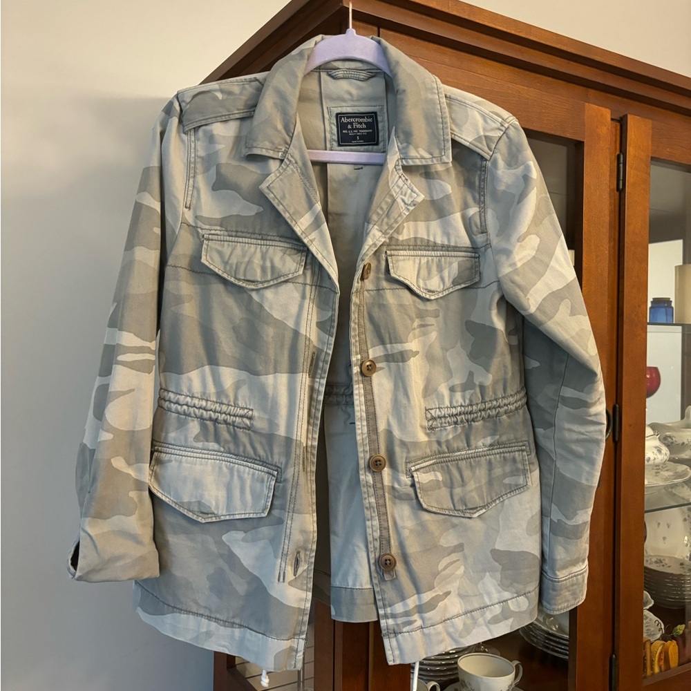Abercrombie & Fitch Gray Camouflage Lightweight Jacket - Picture 3 of 8